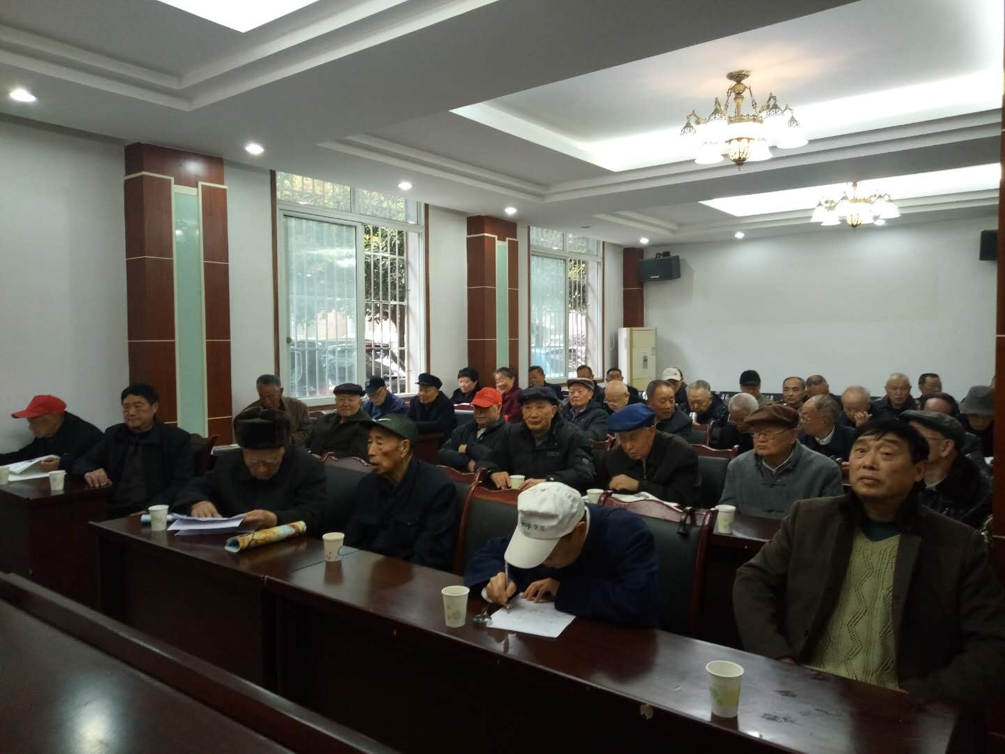 离退休干部认真学习习近平总书记来川视察重要讲话精神