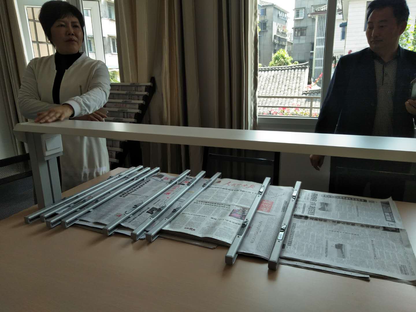 洪雅县委组织部副部长、老干局局长介绍情况